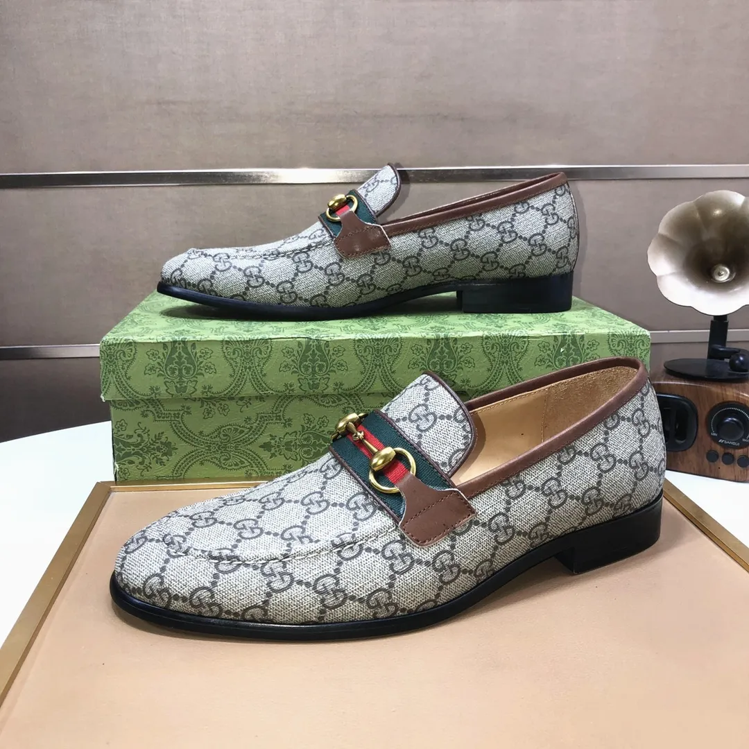 Men's shoes💰500💰Italy's top luxury men's shoe giant (GUCCI) (Gucci) (full cowhide lining) new arrival🍃Original European style🔰 Pleasant to the eye😍In order to make the shoes more durable and non-deformable🌀The production continues to follow traditional methods but there is still no lack of innovation💪Choose original sheepskin for the leather♻️ Smooth and natural And extra bright ⭐Made of imported cowhide, the first choice of rich people 38-45 (45 customized)